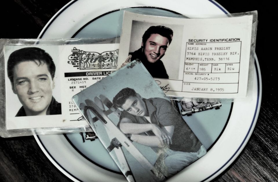Na današnji dan: Umrli Duško Radović, Elvis i Bela Lugoši, rođena Madona
