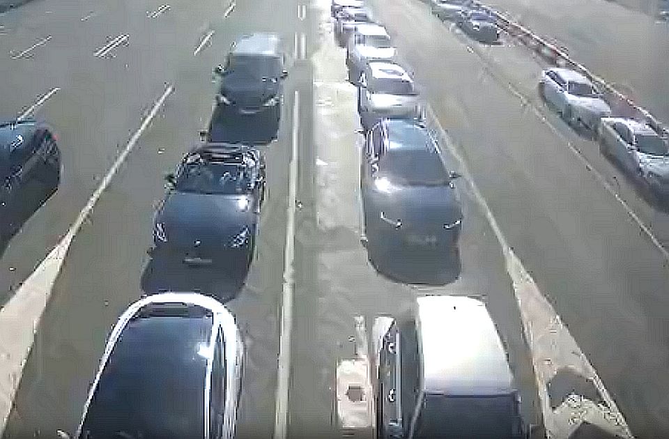 Još jedna velika smena turista: Jak intenzitet saobraćaja na svim glavnim putevima