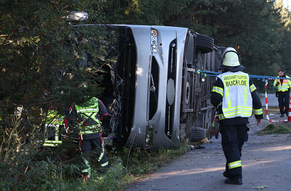 Dve osobe poginule, 19 povređeno u udesu autobusa koji je išao na Oktoberfest