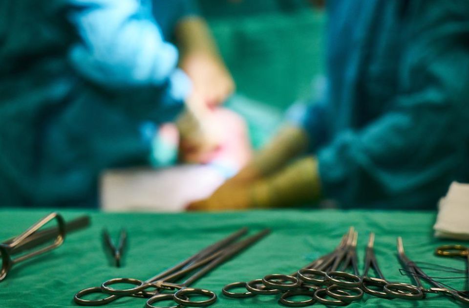 Prvom pacijentu na svetu uklonjen tumor tokom operacije mozga uz pomoć AI