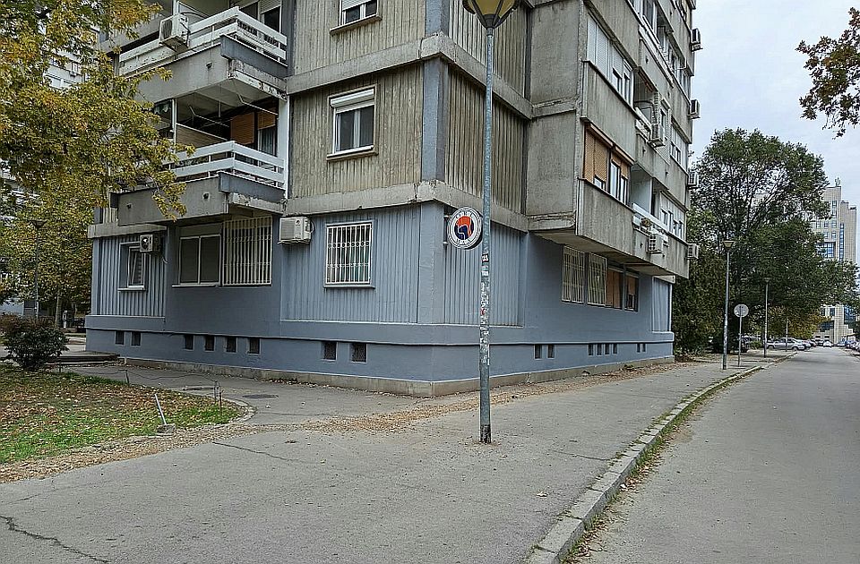 Uklonjen mural "Bulevar Ratka Mladića" na Limanu