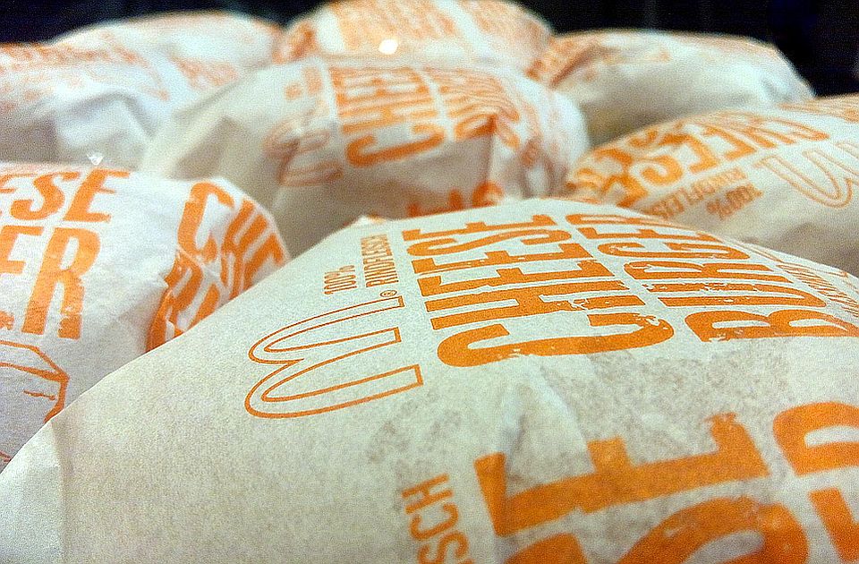 Mekdonalds tužen zbog "Mekriba": Da li sendvič zaista sadrži meso sa rebara?
