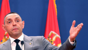 Izborni presek: Vulin najavio kandidaturu za predsednika, pristalice SNS izazvale požar na niškoj tvrđavi