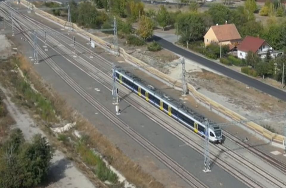 VIDEO Direktor mađarskih železnica provozao se novom prugom od Budimpešte do Kelebije: "Voz išao 160 km/h"