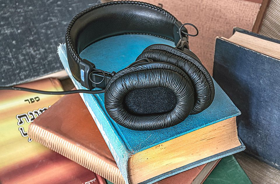 Studija: Učenje jezika počinje od slušanja, a ne od gramatike i vokabulara