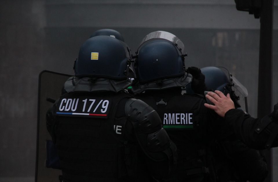Francuski sindikat policije tuži državu zbog kontradiktornih naredbi tokom protesta srednjoškolaca