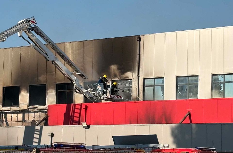 Stanje povređenih u požaru u Novom Sadu: Žena zadobila povrede usled eksplozije