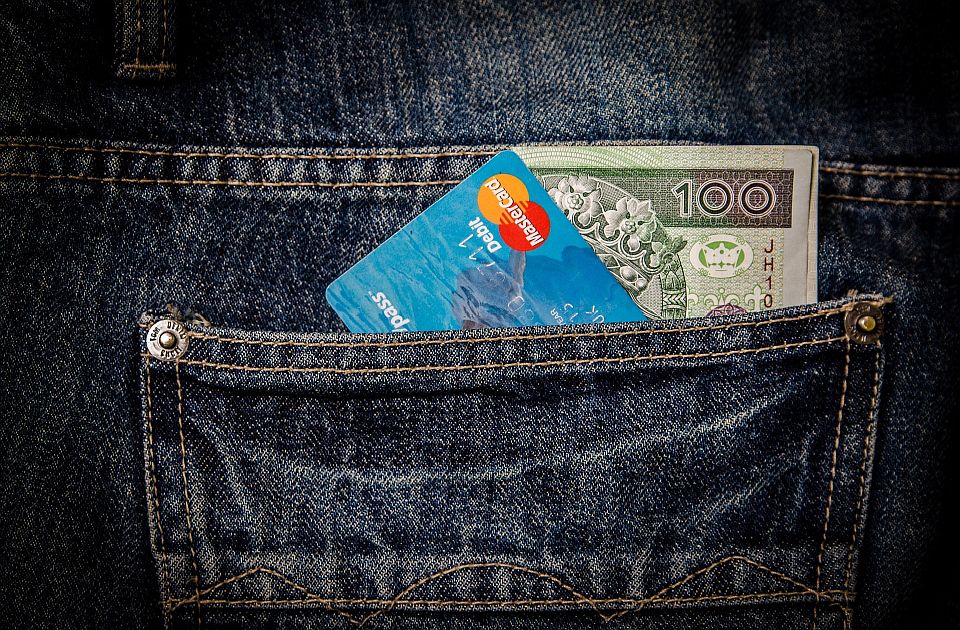 Upotrebio ukradenu platnu karticu na bankomatu: Uhapšen muškarac u Požarevcu