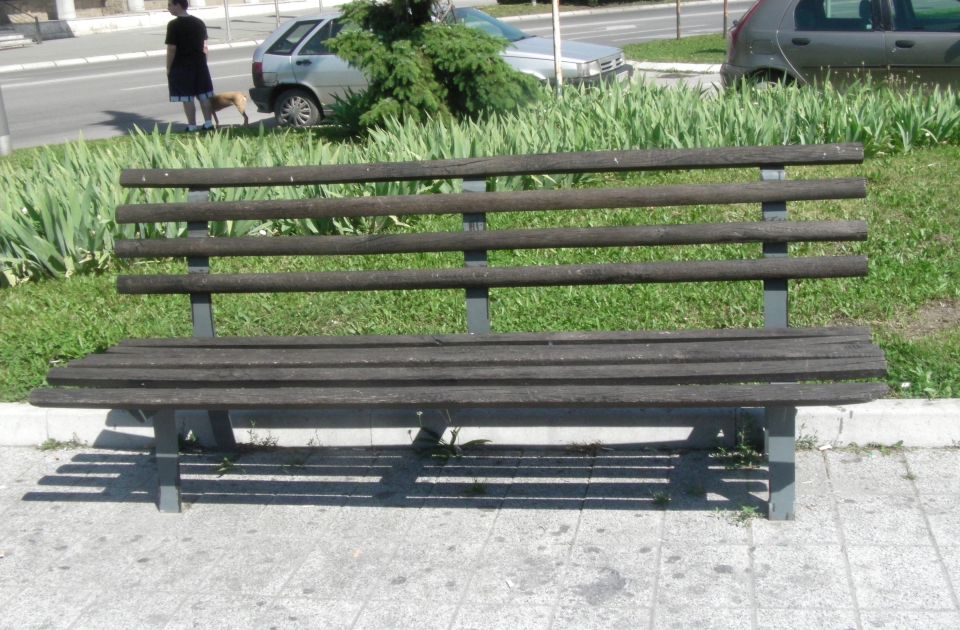 Temerin kupuje nove klupe i kante za smeće koje će koštati dva miliona dinara