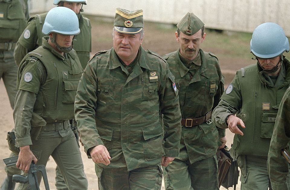 Mediji u BiH različito o smrti Mladića: U RS "general", u FBiH "ratni zločinac"; Rojters ističe Srebrenicu