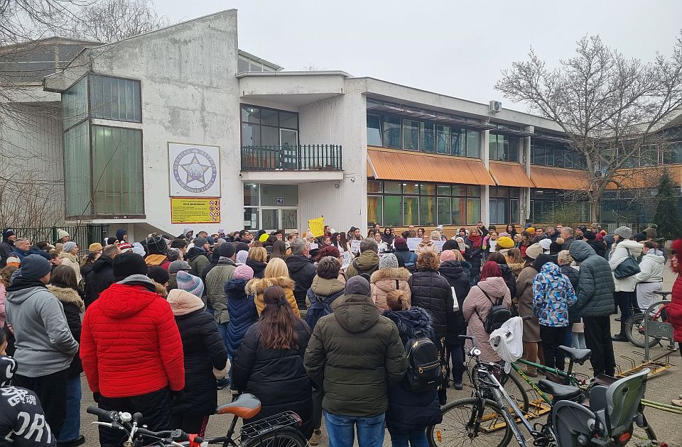 Grupa roditelja učenika OŠ "Jožef Atila" podnela krivičnu prijavu protiv ministra Stankovića