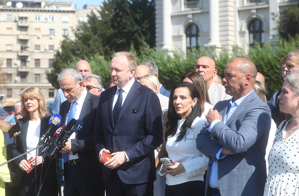 Koalicija "Evropska Srbija" predaje potpise RIK-u
