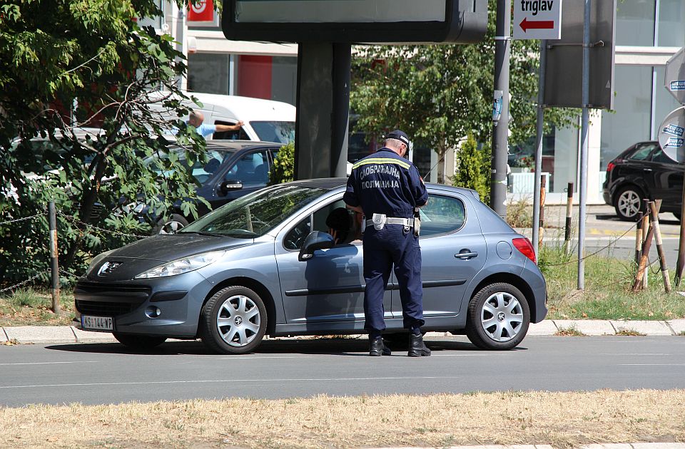U Južnobačkom okrugu u četvrtak je bilo osam saobraćajnih nezgoda, jedna osoba poginula