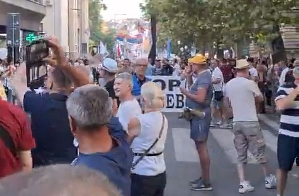 "Valjevo pamti": Protest povodom godišnjice policijske brutalnosti, građani se okupili ispred gimnazije