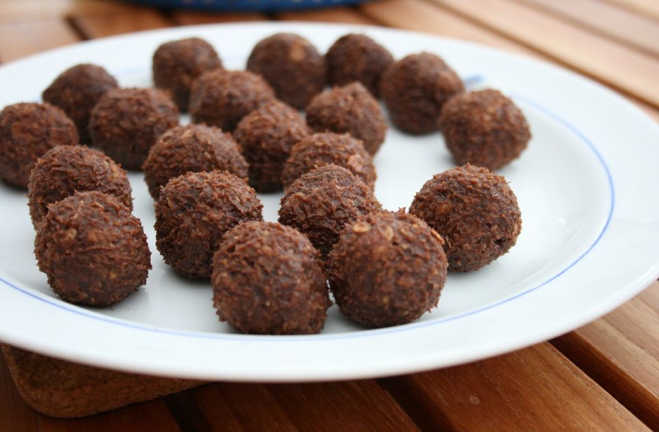 Energetske proteinske kuglice od čokolade i putera od kikirikija