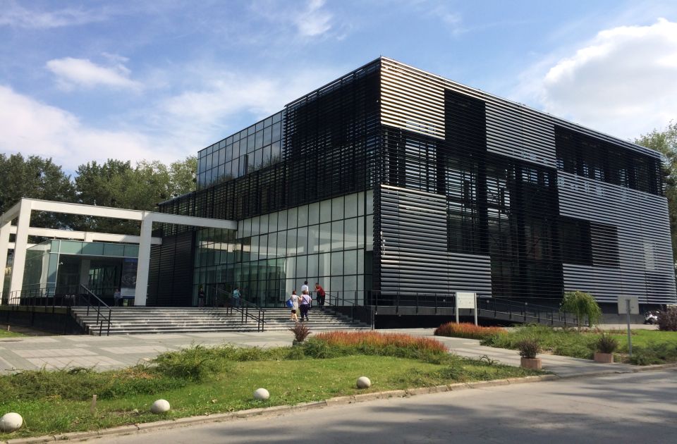 Voda, hrana i oprema za one na terenu: Novosadski studenti prikupljaju pomoć za Deliblatsku peščaru