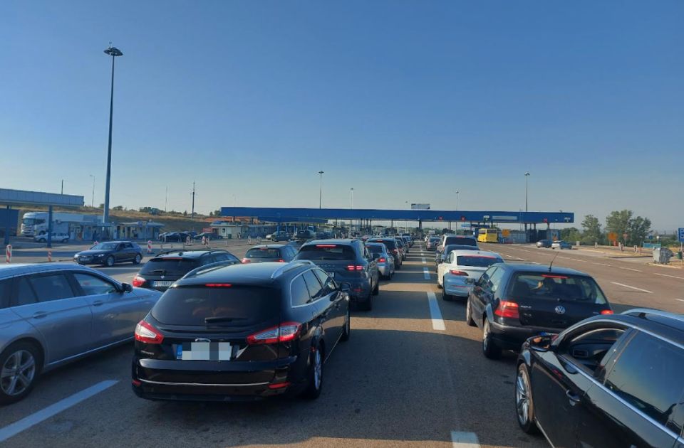 Automobili do sat vremena na granicama, najduže se čeka na Horgošu