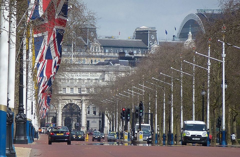 Žena makazama izbola četvoricu u centru Londona