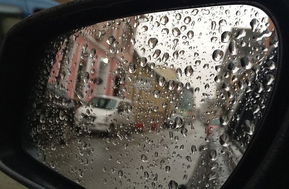 Oblačno, povremeno s kišom