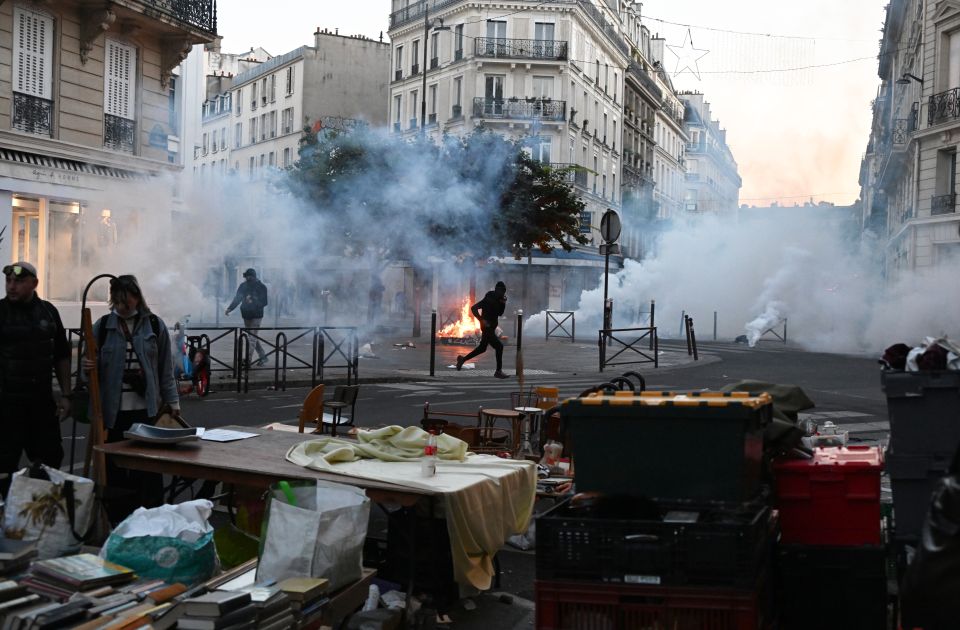 Ministar policije Francuske ponudio ostavku usred masovnih protesta i nereda: Makron ga odbio