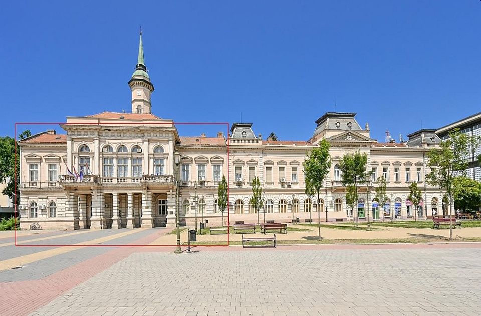 FOTO Za obnovu fasade Gradske kuće u Bečeju planirano 35 miliona dinara: Dokumentacija otkriva ranije propuste