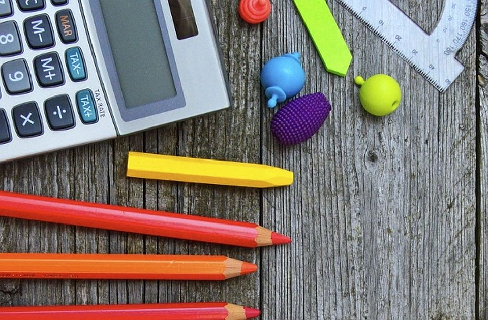 Besplatno obrazovanje samo na papiru: Koliko roditelje zaista košta početak školske godine?