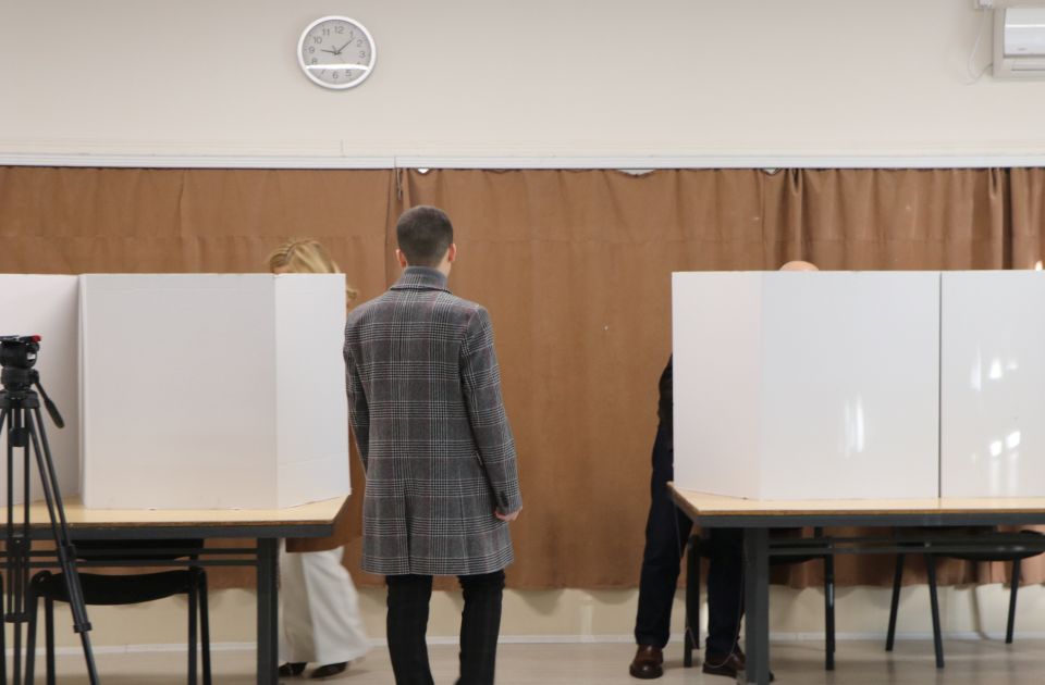 CRTA: Nepravilnosti na biračkom mestu se ne mogu rešiti paravanima 