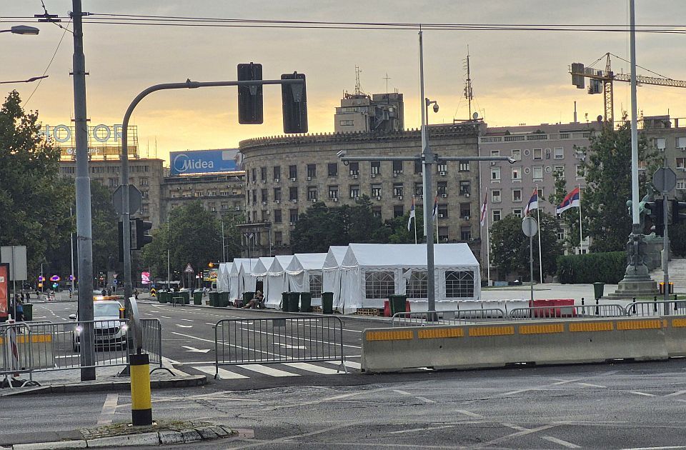 Ćacilend prazan, ali pristup Pionirskom parku i dalje zabranjen: "Još uvek se održava javni skup"