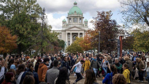 Poluge vlasti u Srbiji u tehničkom mandatu: Ko može koliko