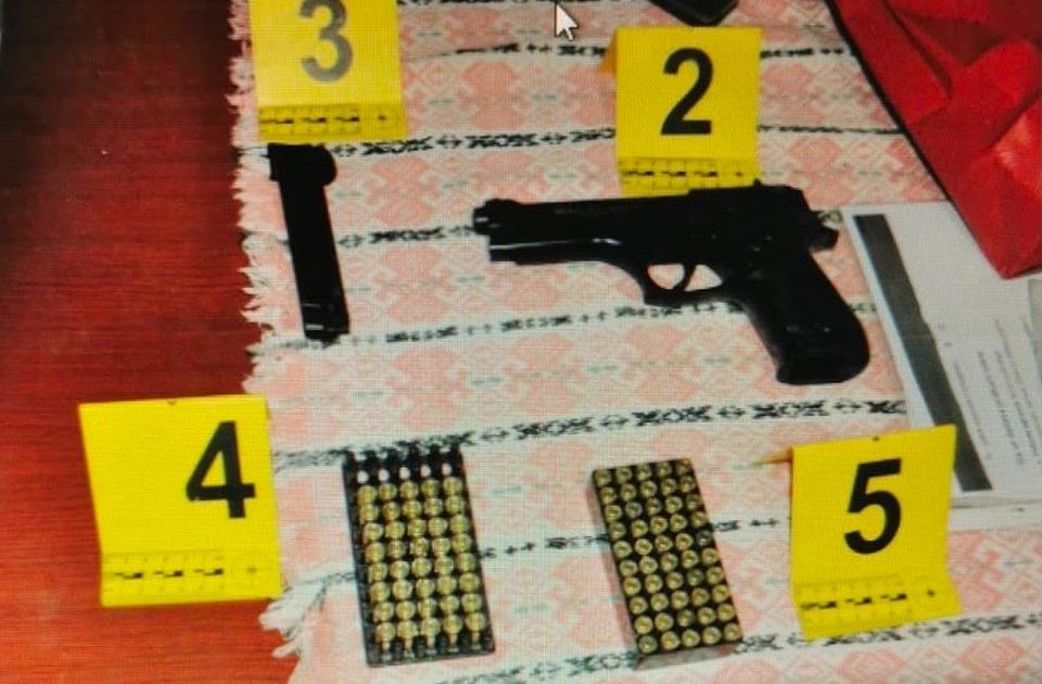 Uhapšen na Čukarici: Policija mu zaplenila pištolj, "kratež" i više od 150 komada municije