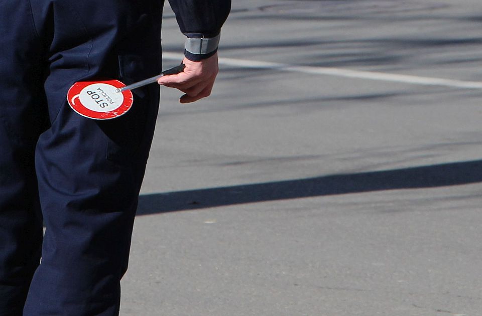 Vozio motocikl suprotnom trakom na auto-putu, nema ni vozačku dozvolu