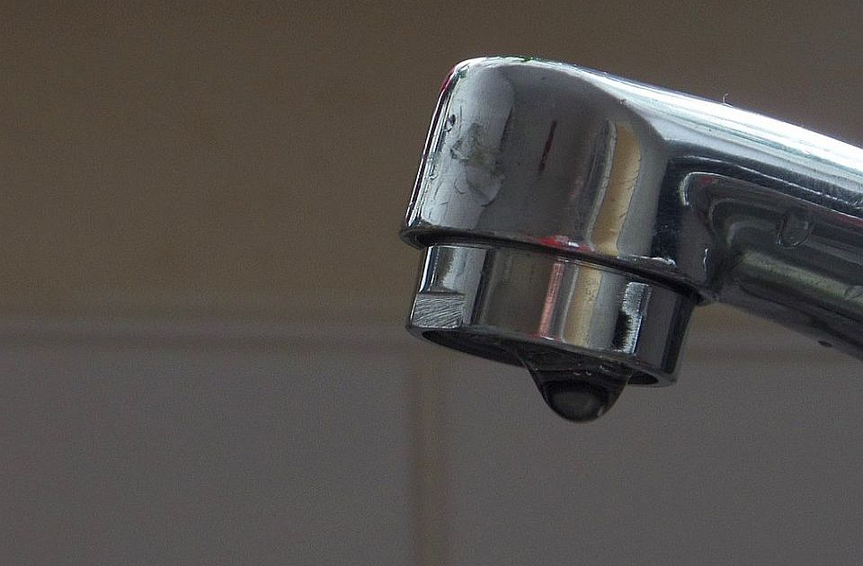 Ulica u Sremskoj Kamenici bez vode zbog havarije