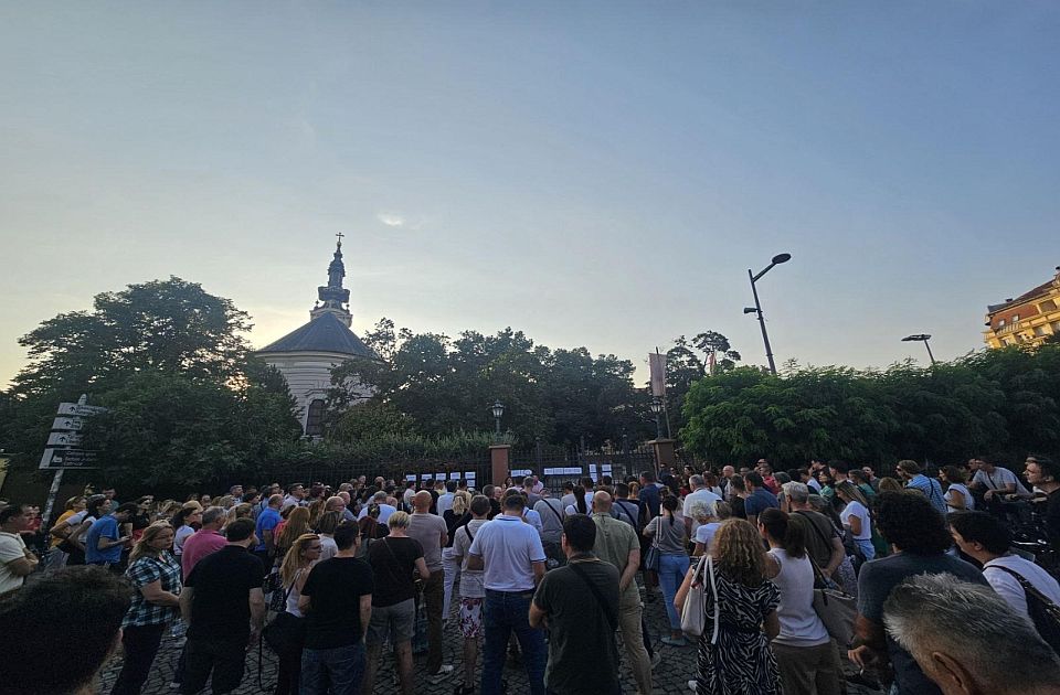 VIDEO: Sa tribine ispred Jovine poručeno mladima da "masovno izađu na izbore"