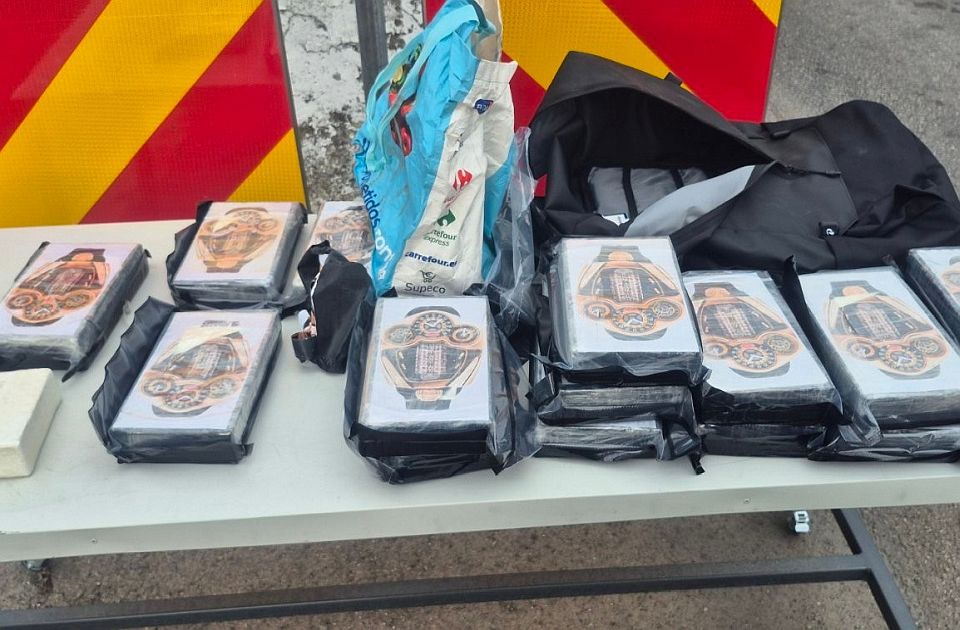 Dve torbe sa 16 paketa kokaina zaplenjene na granici sa Hrvatskom