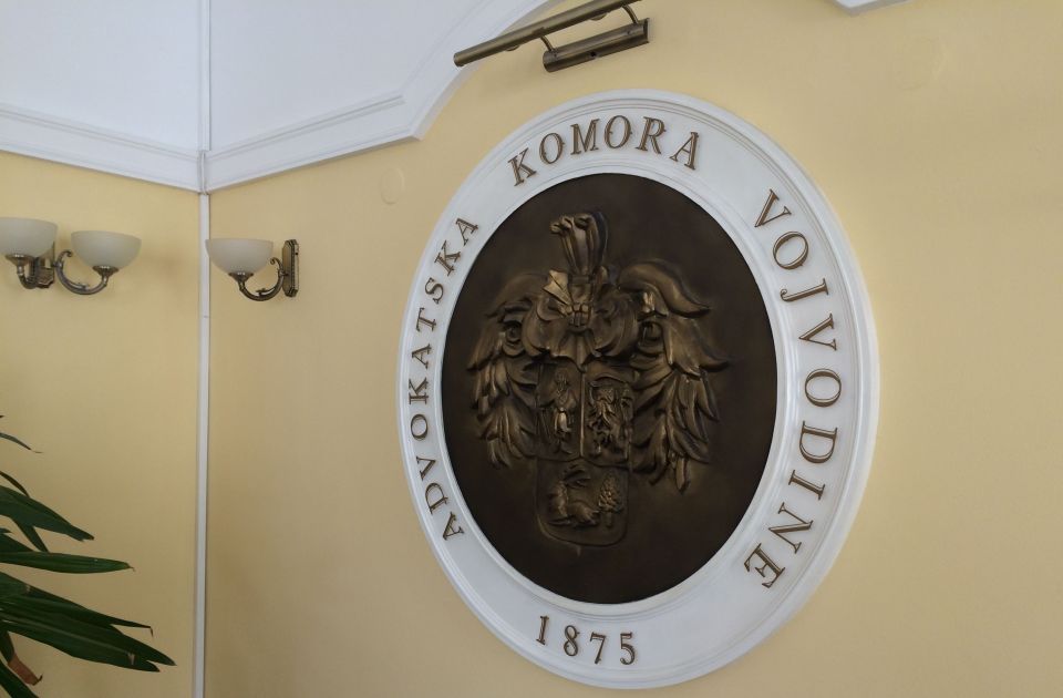 Advokatska komora Vojvodine: Paljenje automobila advokata ozbiljno ugrožavanje njegove bezbednosti