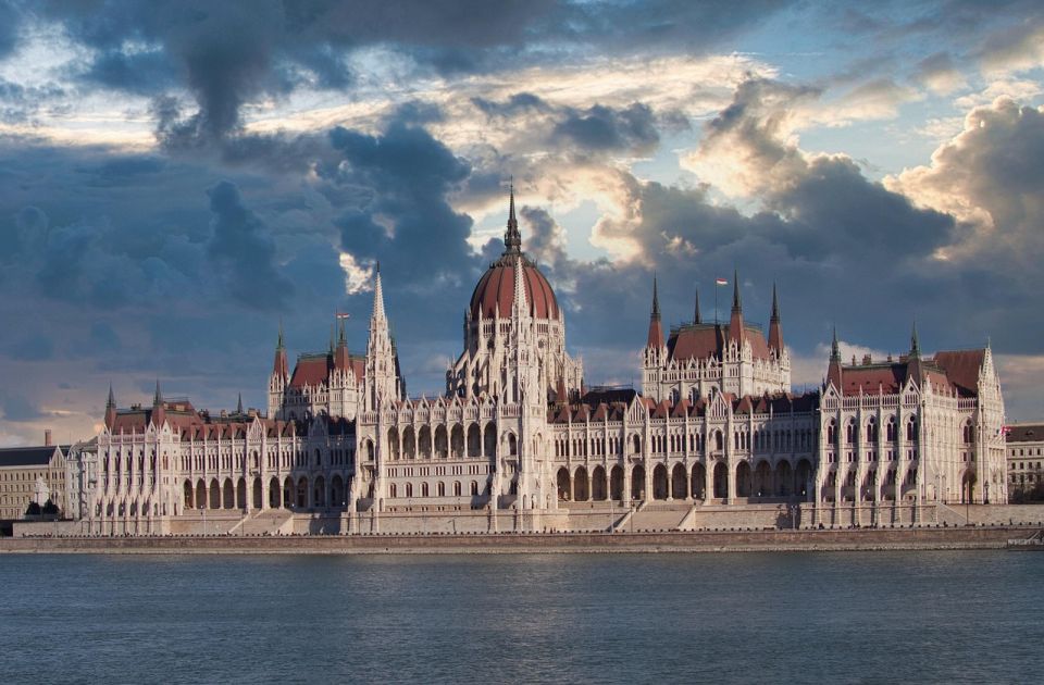 Mađarska radi na odmrzavanju novca EU
