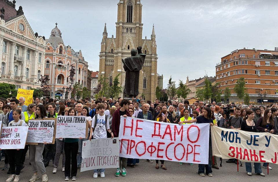 Roditelji đaka Jovine gimnazije u subotu organizuju protestnu izložbu: "Građani da ponesu lampe i telefone"