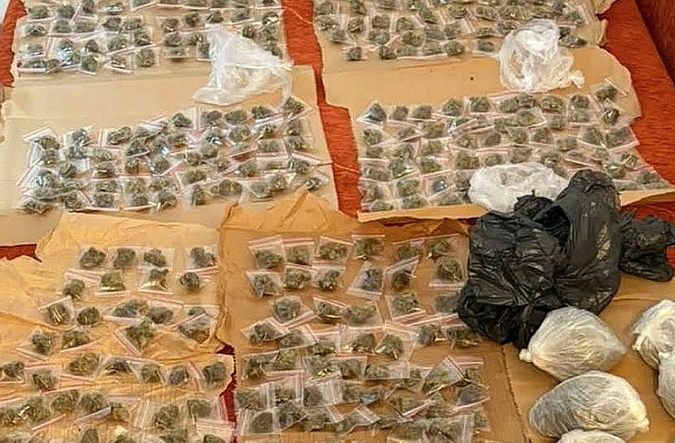 U stanu u Beogradu nađeno 659 paketića marihuane, uhapšen mladić