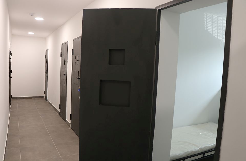 Podignuta optužnica protiv dvojice muškaraca zbog trgovine ljudima: Primoravali devojke na prostituciju